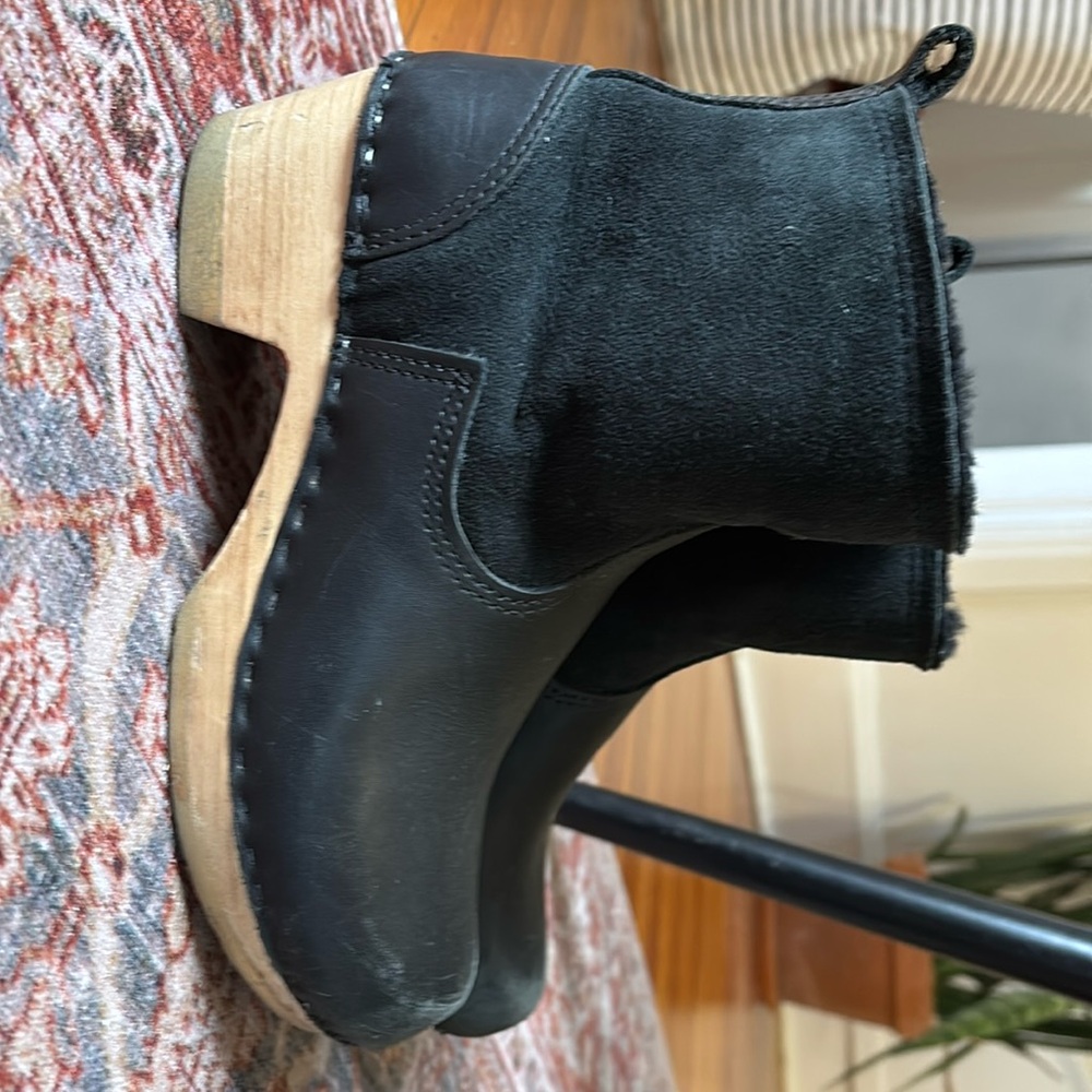 Size 40 No 6 Pull On Shearling Clog Boot In Mid H… - image 1